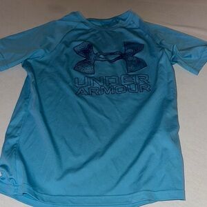 Kids Size Medium Under Armour Blue Short Sleeve Performance Rashguard Tee.